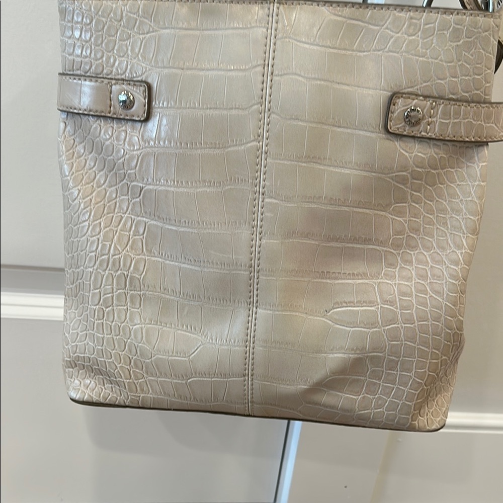 3/$15 Tommy Hilfiger PURSE Cream Embossed Shoulder Bag Purse Silver Hardware - Picture 6 of 12